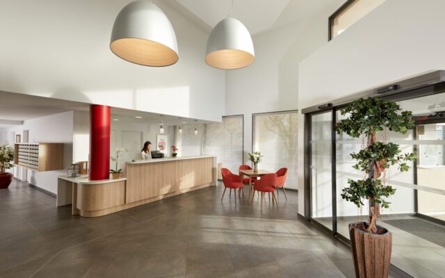 Isle_d_Abeau-Hall
