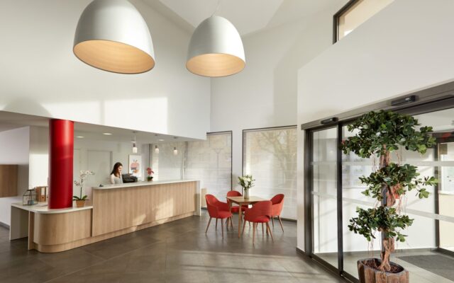 Isle_d_Abeau-Hall2